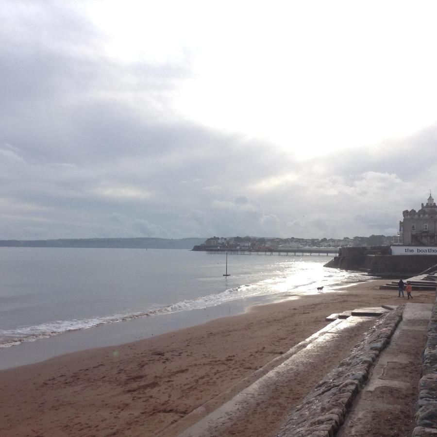 Pink House ,Opposite Beach ,Sleeps 6 , 2 Bedroom Ground Floor Self Contained Garden Flat , Private Entrance , Kitchen , Guaranteed Parking ,Wifi , Movies ,Bathroom ,Fridge , Microwave ,Bedroom 1, Double Bed & 2 Single Beds ,Bedroom 2 , Double Bed Paignton Exterior foto
