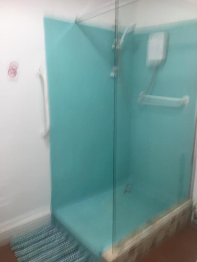 Pink House ,Opposite Beach ,Sleeps 6 , 2 Bedroom Ground Floor Self Contained Garden Flat , Private Entrance , Kitchen , Guaranteed Parking ,Wifi , Movies ,Bathroom ,Fridge , Microwave ,Bedroom 1, Double Bed & 2 Single Beds ,Bedroom 2 , Double Bed Paignton Exterior foto